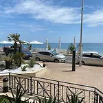 Superbe Avec Terrasse En Front De *