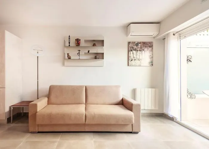 Апартаменты Superbe Avec Terrasse En Front De Ментона
