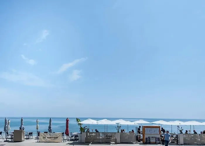 Superbe Avec Terrasse En Front De アパート マントン