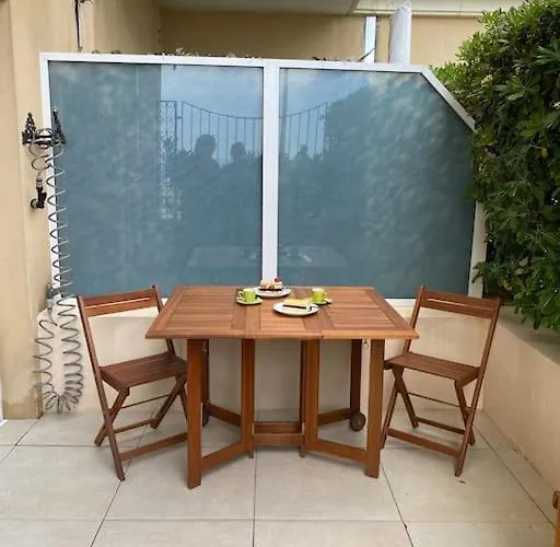 Superbe Avec Terrasse En Front De マントン